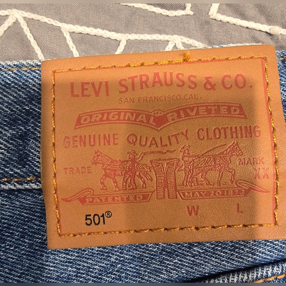 Levis 501 High Waisted Distressed Denim Shorts Size 29 - Picture 3 of 8